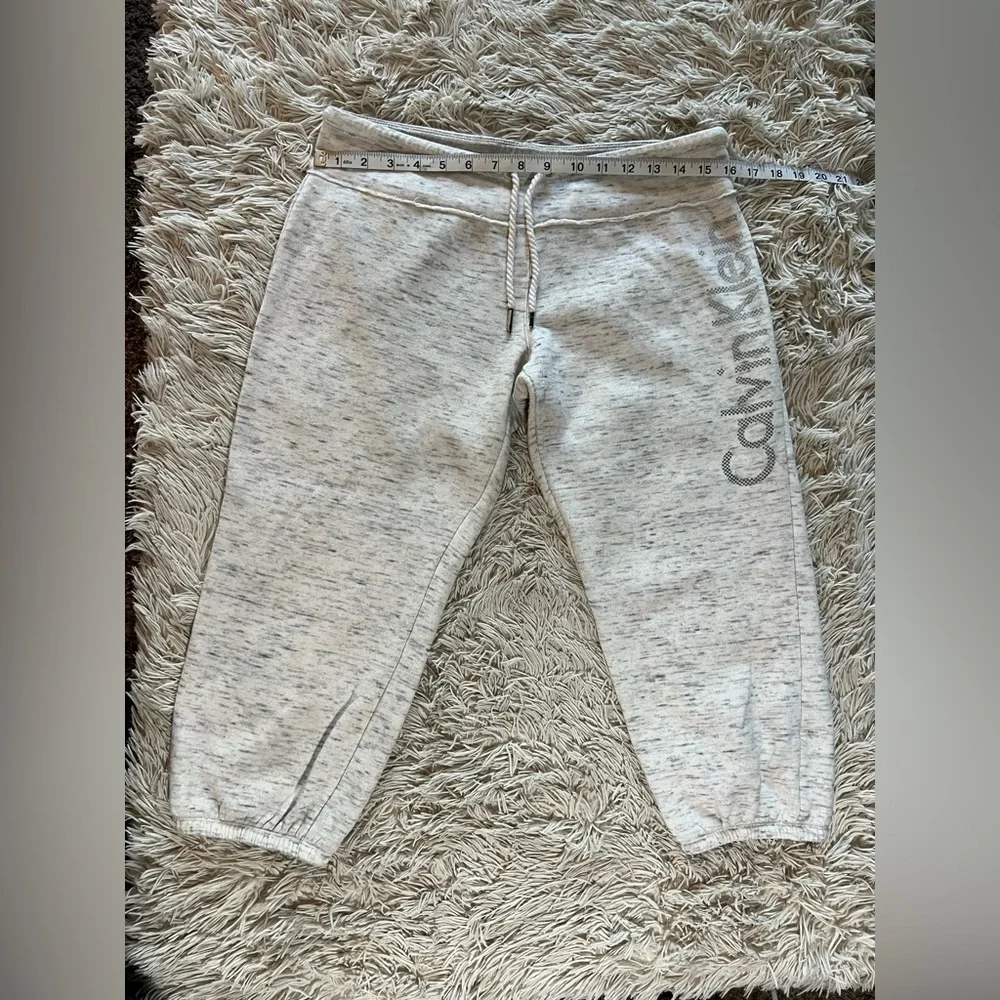 Calvin Klein White and Grey Capri Lounge Pants - Picture 4 of 12